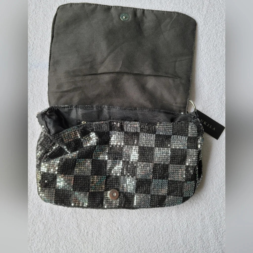 NWT UK2LA Black and Silver Sequin Purse cross  body clutch with Chain Strap - Picture 4 of 14